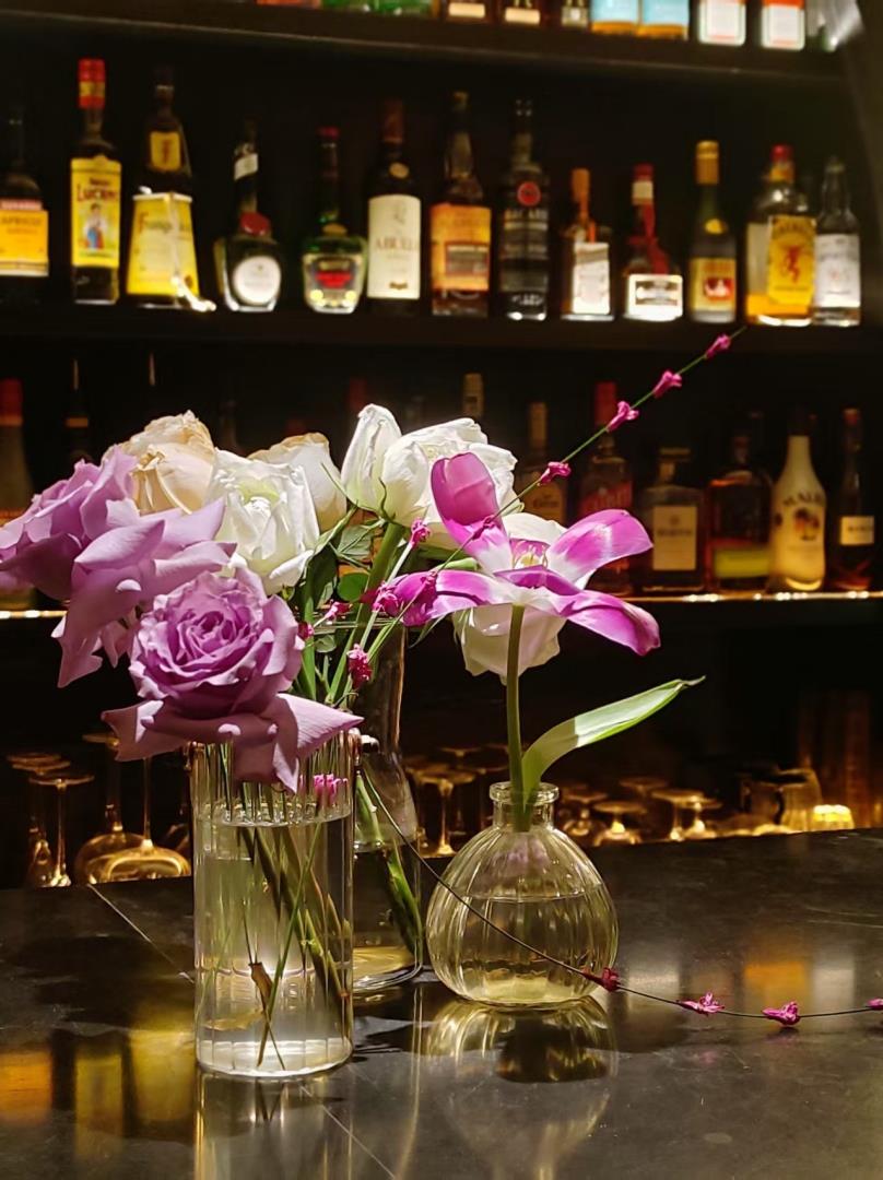 重慶酒吧裝修效果圖，非常有格調(diào)，燈光柔和